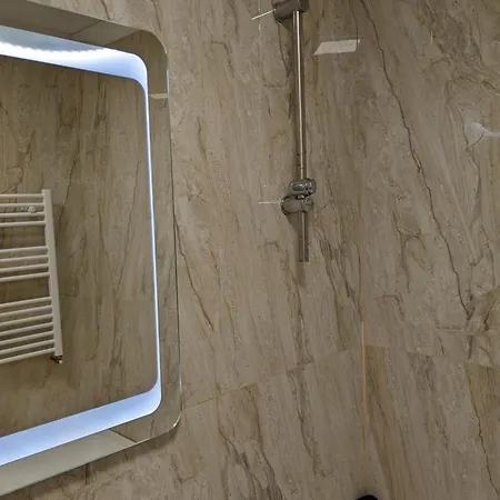 Luxueuse Avec Piscine Et Jardin Verdoyent Villa